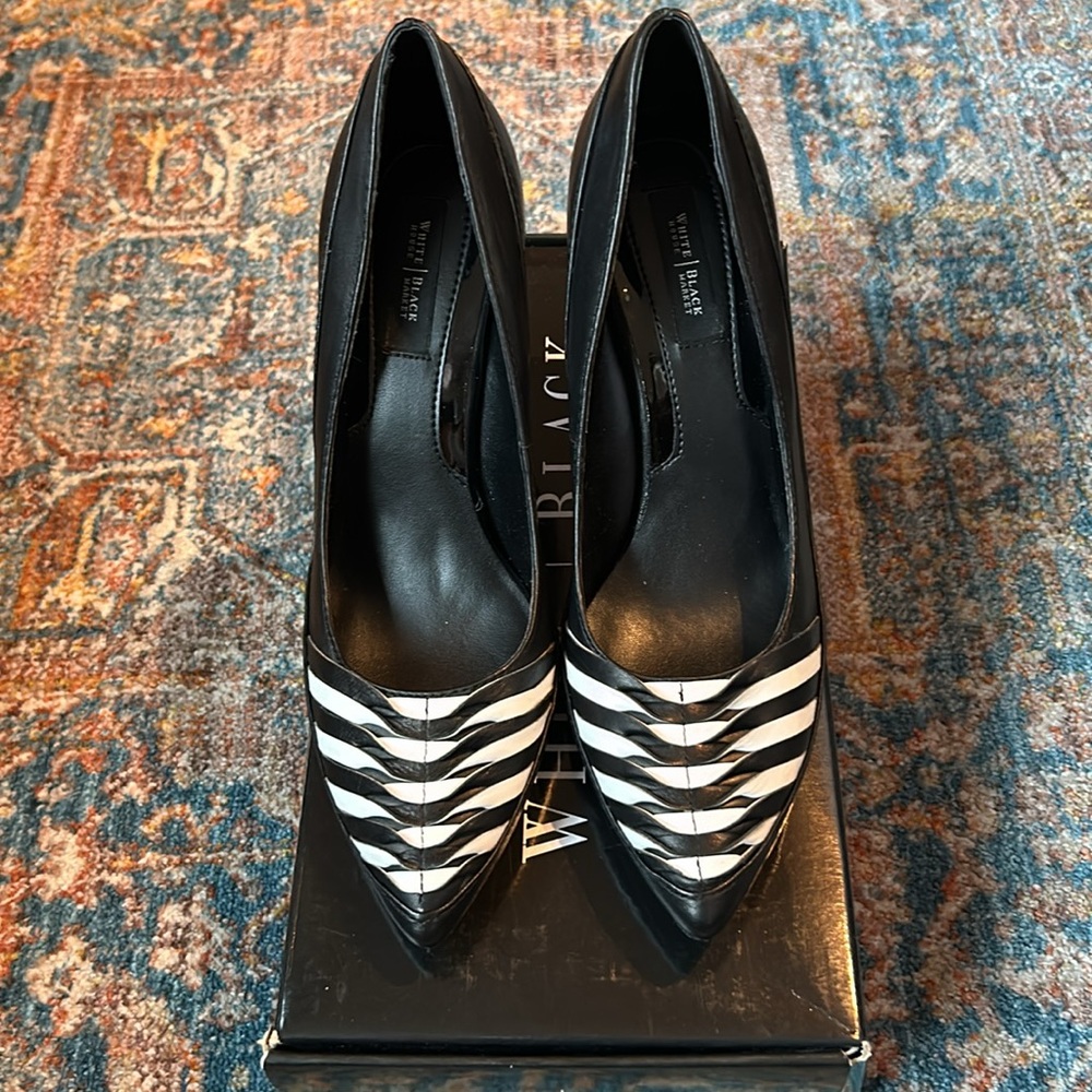 NEW- White House Black Market Scarlett Heels- Size 8